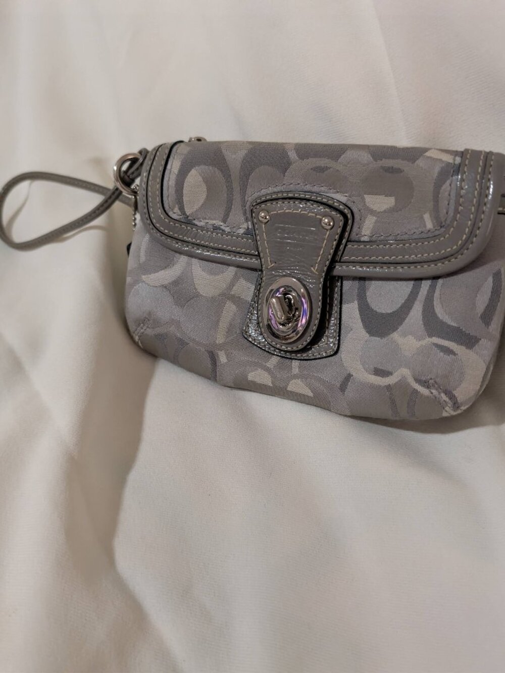 Authentic Coach Legacy Signature Optic Turn lock Flap Wristlet Excellent Cond